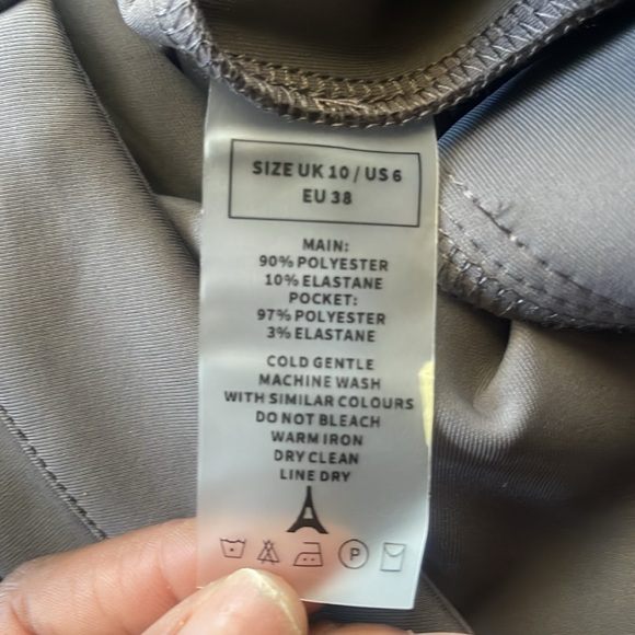 MANIERE DE VOIR Neoprene Cargo Fit Flare Leggings - Picture 9 of 9